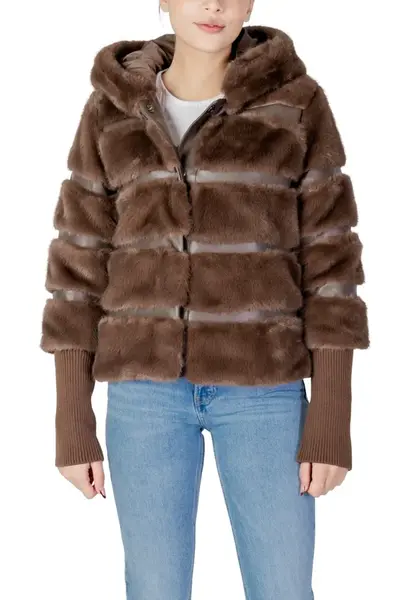 Hnědá zimní bunda s kapucí