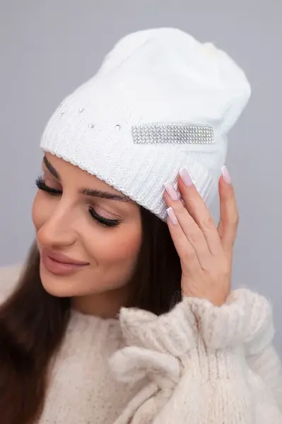 Dámská zimní čepice s krystaly Kesi