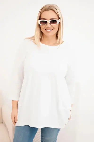 Plus size dámska blúzka s ozdobnými gombíkmi