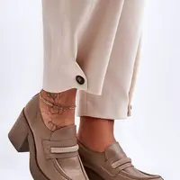 Kožené poltopánky na podpätku s ozdobou