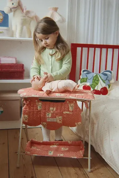Konges Sløjd  hračka dětská DOLL CHANGING TABLE