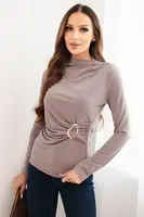 Kesi Włoski Dámska blúzka z viskózy s nariasením a ozdobnou sponou fango