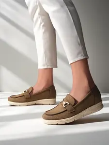 Resti Women’s flats with a decorative accent on the toe