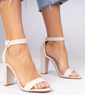 Gemre Beige block heel sandals fastened at the ankle Miledia