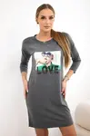 Šaty s grafitovým potiskem lásky