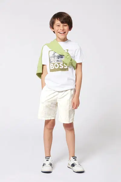 Dětské bavlněné tričko BOSS bílá barva, s potiskem, J52032