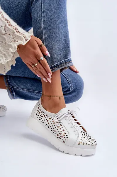 Dámská kožená polobotka s ažurovým vzorem Zazoo 2821 Světle šedá