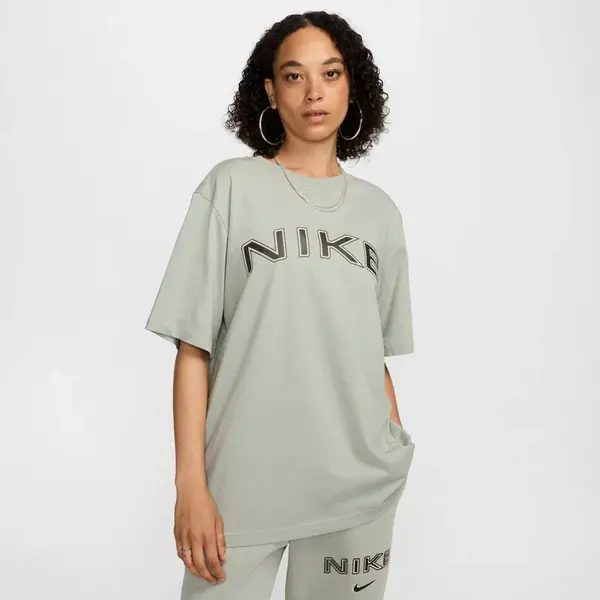 Nike Sportswear Women's Loose Short-Sleeve Graphic T-Shirt M