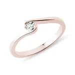 Asymetrický prsten s diamantem v růžovém zlatě KLENOTA
