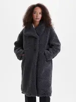 Tmavě šedý dámský kabát z umělé kožešiny