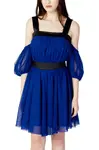 Modré mini šaty s odhalenými rameny