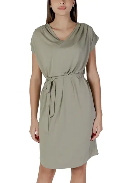 B.young šaty s páskem