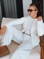 Bílá mikina s kapucí a tepláky