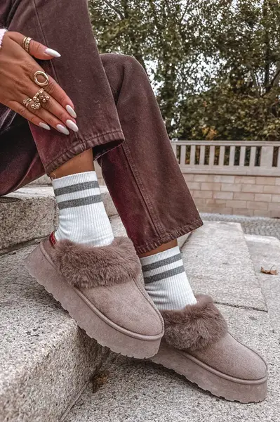 Boto Dámske snehule na platforme s kožušinou a výšivkou tmavobéžové Querina