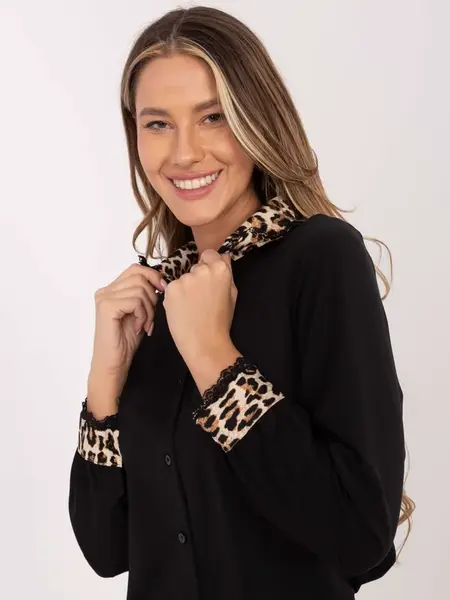 Čierna blúzka s leopardím vzorom