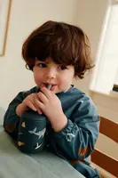 Detský pršiplášť Liewood Merle Printed Cape Bib