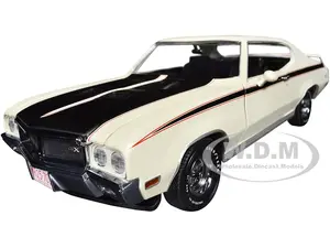 1970 Buick GSX Apollo White with Black Stripes "American Collectibles" Series 1/18 Diecast Model Car by Sun Star