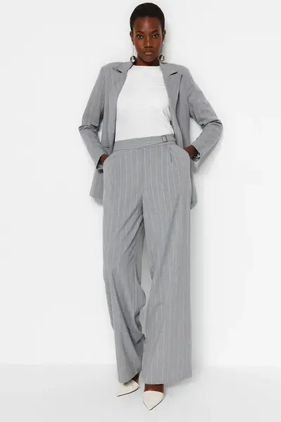 Trendyol šedá široká noha široká noha strieborné detailné tkané pruhované nohavice