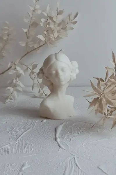 Dekorativní svíčka Temida She 120 g