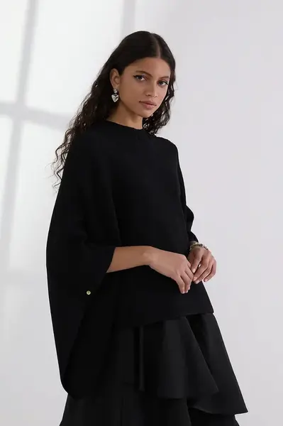 Pončo Karl Lagerfeld