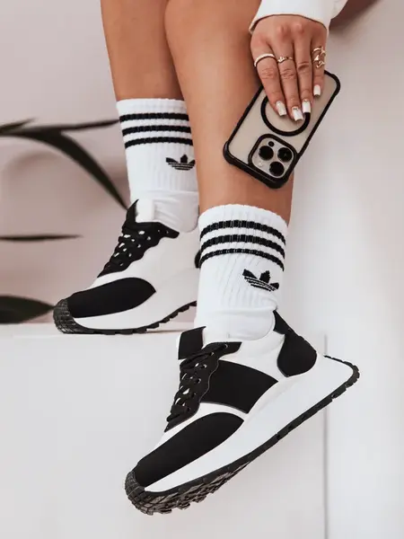 Dámske čierne sneakersy NEWSTREET