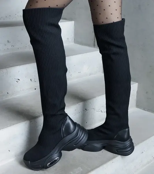 Gemre Black boots with elastic upper Lokira