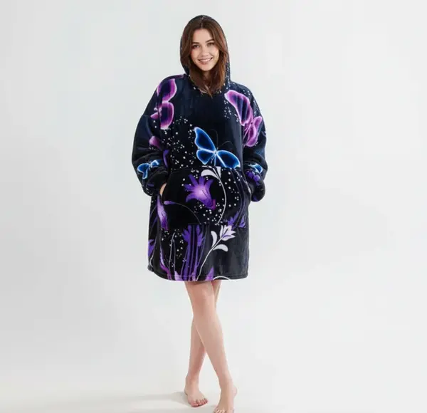 Beránková mikinová deka s rukávy a kapucí VIOLET BUTTERFLY, fialová