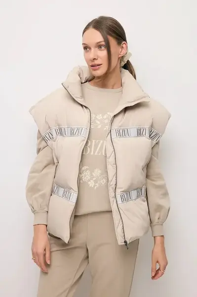 Péřová vesta Bizuu AYASE