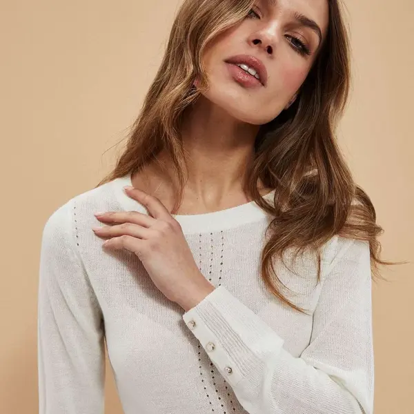 Sveter s prelamovanými dekoráciami