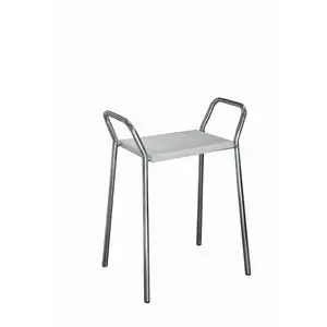 STOLIČKA DO SPRCHY bílá, barvy chromu