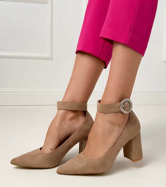 marka niezdefiniowana Hnedé lodičky na podpätku s prackou a kamienkami Vellus