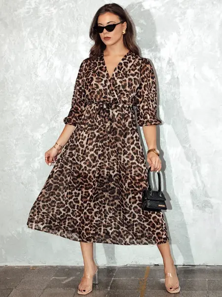Dámské midi šaty s leopardím vzorem
