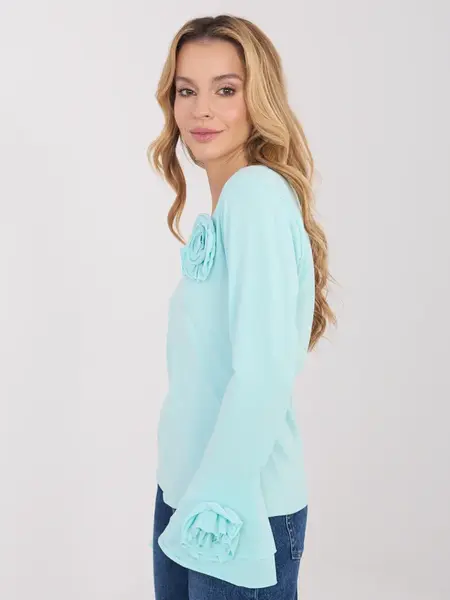 Mátová halenka s květinovými detaily