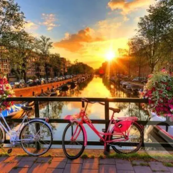 Kola v Amsterdamu 2v1, dřevěné - puzzle z kategorie Města a stavby