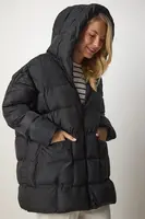 Happiness İstanbul Dámský černý oversized nadýchaný kabát s kapucí