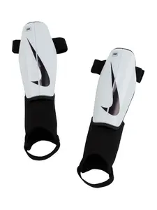 NIKE Chránič 'Charge'  čierna / biela