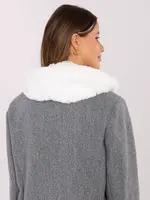 Bílá šála s umělou kožešinou