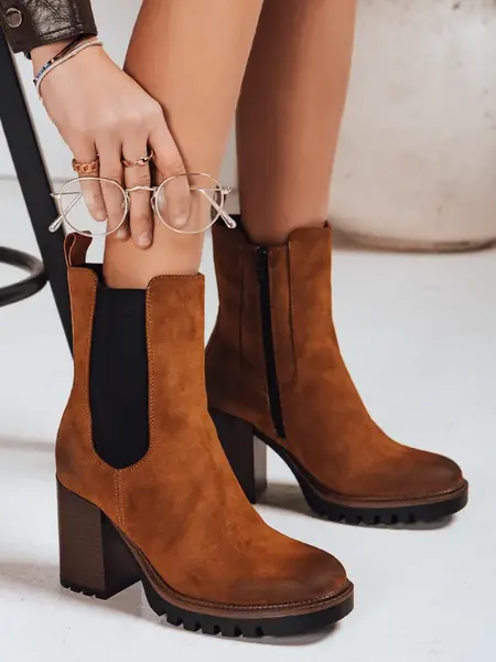 Kotníkové boty na podpatku