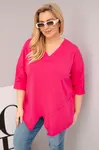Plus size blúzka s V-výstrihom a asymetrickým lemom