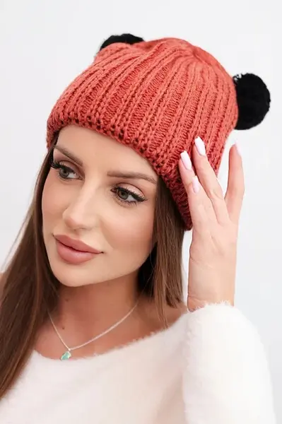 Dámská zimní čepice s bambulkami Kesi