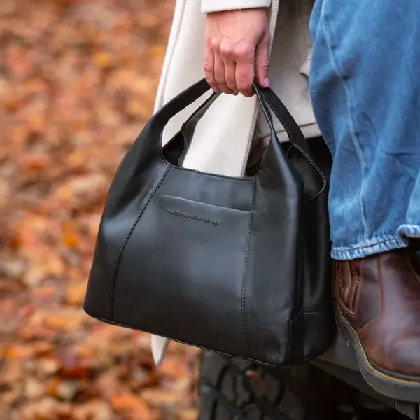 Dámska kožená kabelka The Chesterfield Brand Salina - čierna