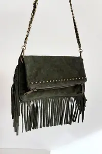 Semišová kabelka s řetízkem a třásněmi