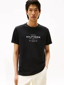 Tommy Hilfiger Stack Graphic Tee L