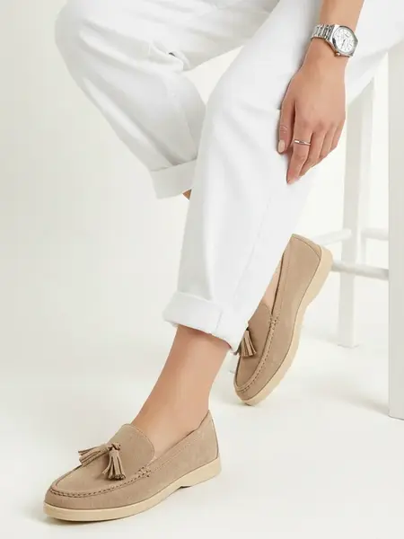 Dámske mokasíny s ozdobnými strapcami