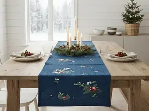 Vánoční běhoun na stůl WINTER BERRIES 40x150 cm, tmavě modrý