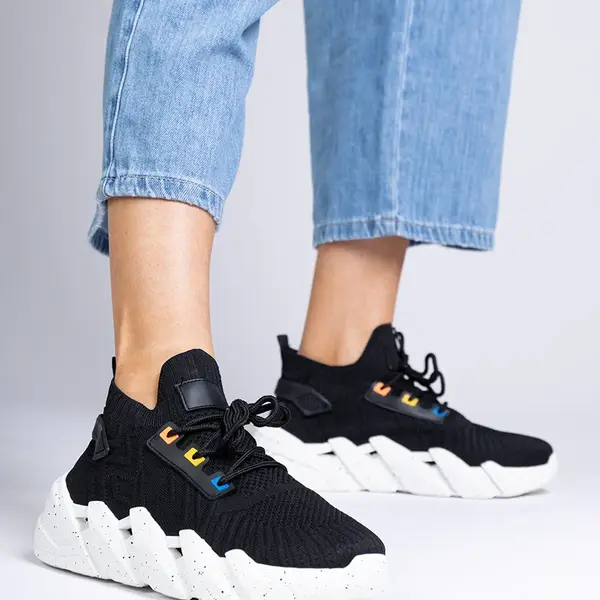 Gemre Black sporty sneakers on a chunky sole Sally