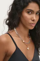 Ručně vyrobený náhrdelník z pozlaceného stříbra s kultivovanou perlou Answear.LAB