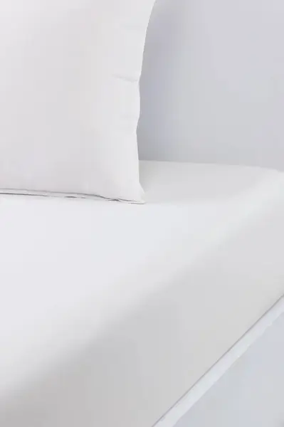 Bavlněné prostěradlo s gumou BOSS BEBOSS White 140 x 200 cm