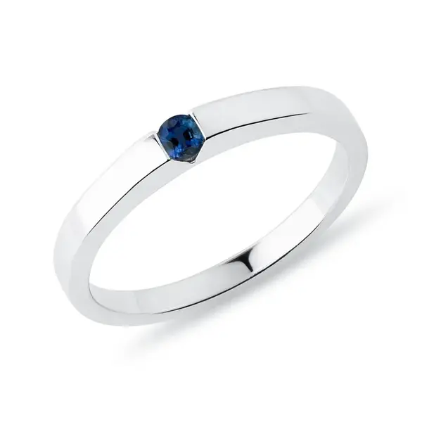 Prsteň z bieleho 14kt zlata s okrúhlym zafírom KLENOTA