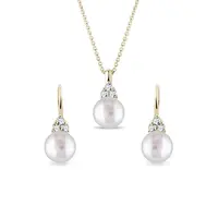 Sada šperků s perlami a diamanty ve žlutém zlatě KLENOTA